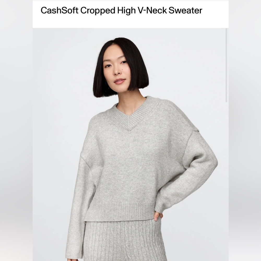 GAP V-Neck Gray Sweater with Chunky Ribbed Knit